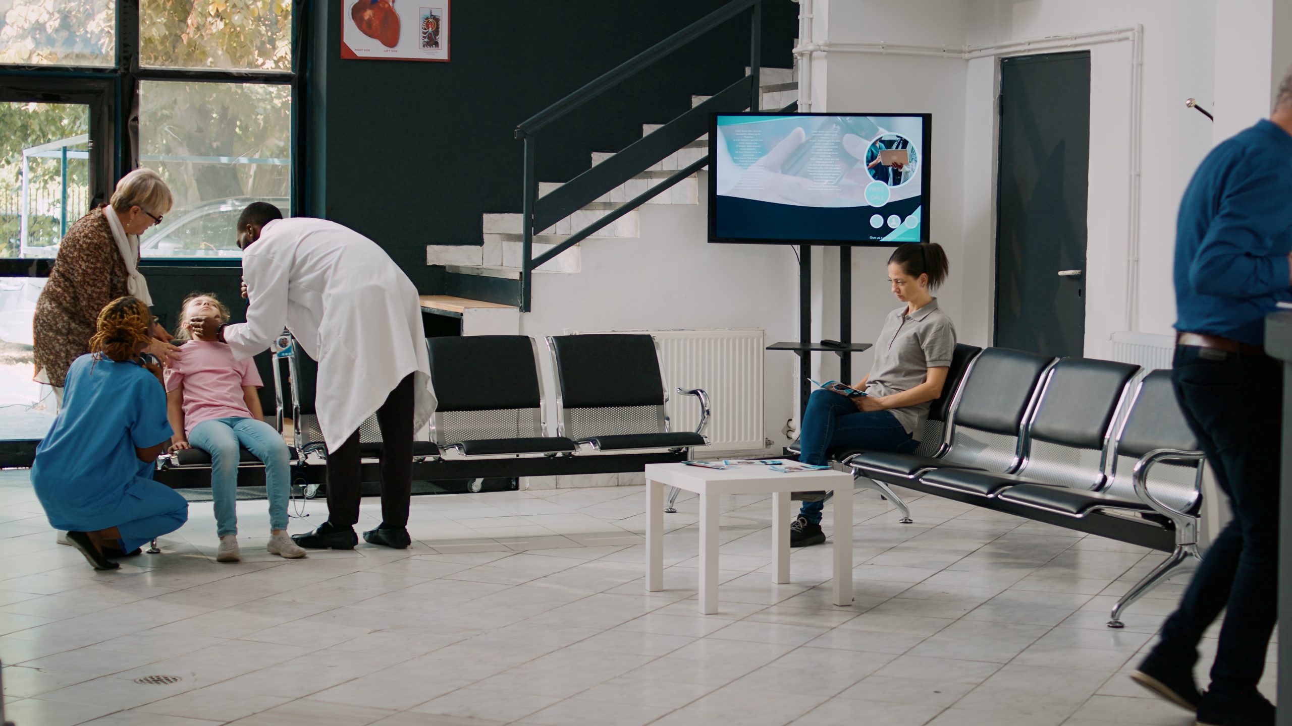 digital signage for hospital